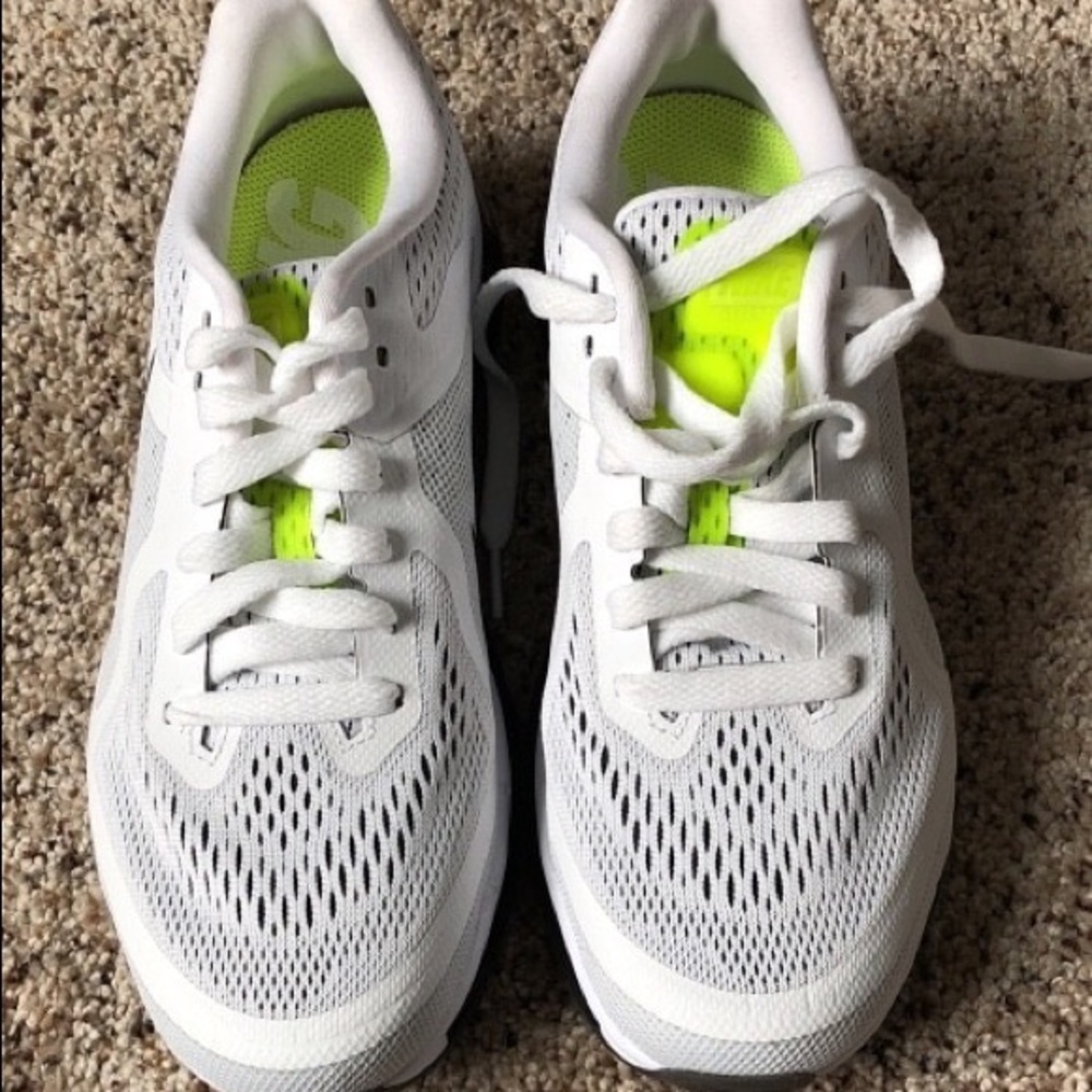 Nike Airmax (women’s)